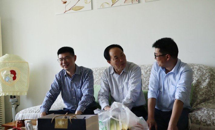 总支书记家中.jpg