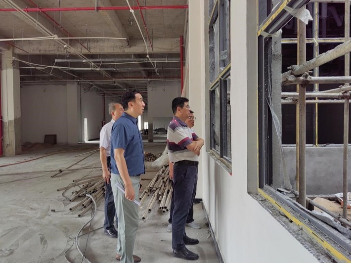 项光亚一行调研高新校区建设2.jpg